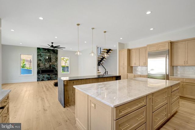 2816 N JEFFERSON ST, Arlington, VA 22207