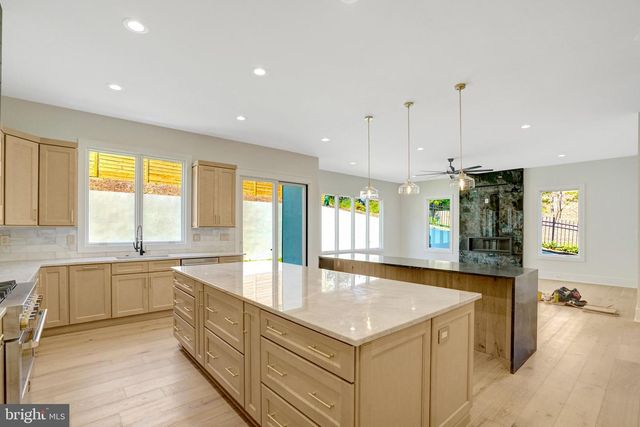 2816 N JEFFERSON ST, Arlington, VA 22207