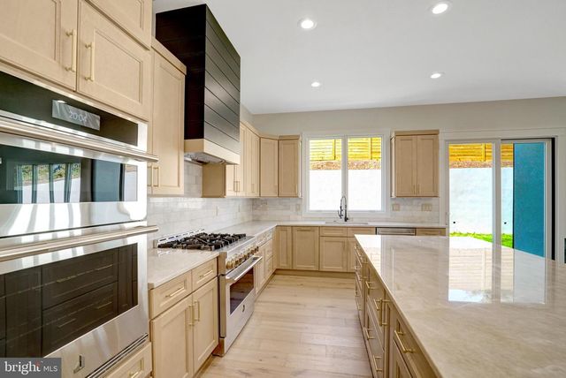 2816 N JEFFERSON ST, Arlington, VA 22207