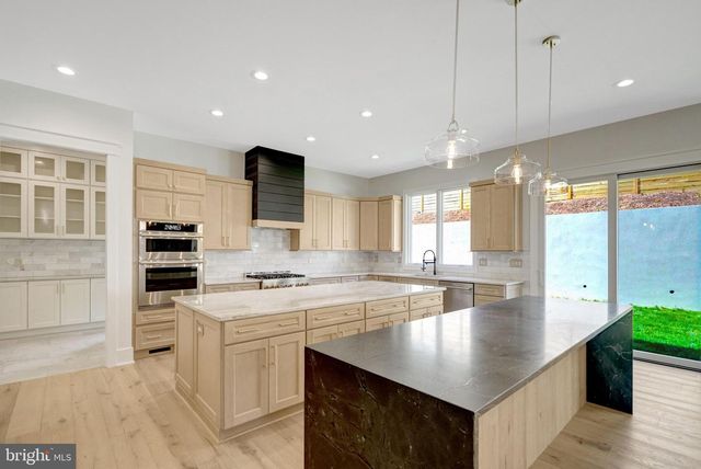 2816 N JEFFERSON ST, Arlington, VA 22207