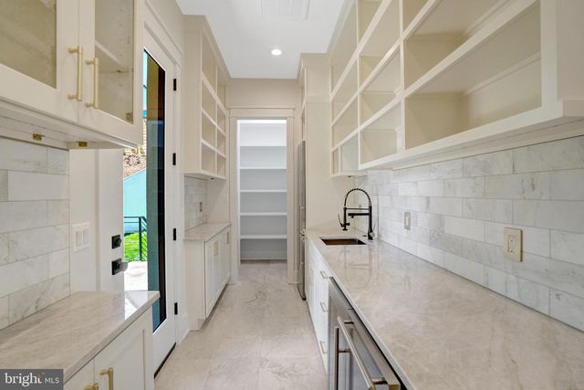 2816 N JEFFERSON ST, Arlington, VA 22207