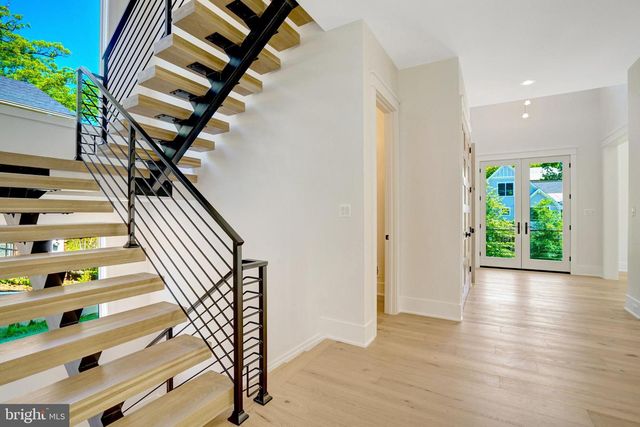 2816 N JEFFERSON ST, Arlington, VA 22207