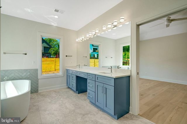 2816 N JEFFERSON ST, Arlington, VA 22207