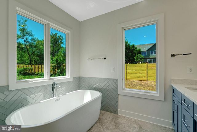 2816 N JEFFERSON ST, Arlington, VA 22207