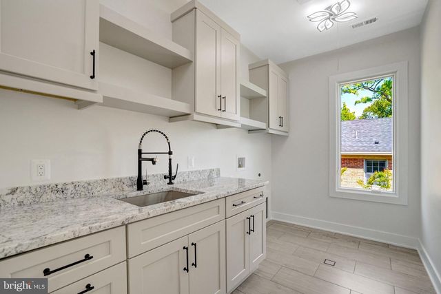 2816 N JEFFERSON ST, Arlington, VA 22207