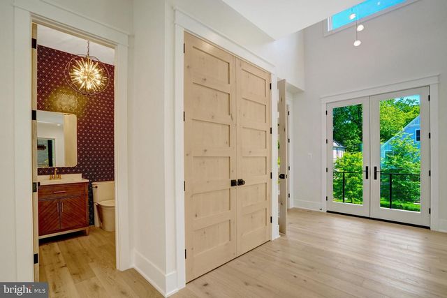 2816 N JEFFERSON ST, Arlington, VA 22207