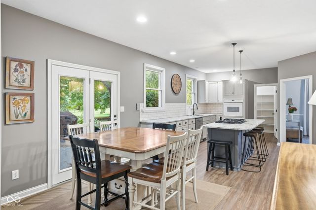 4335 Riverbirch Run, Zionsville, IN 46077