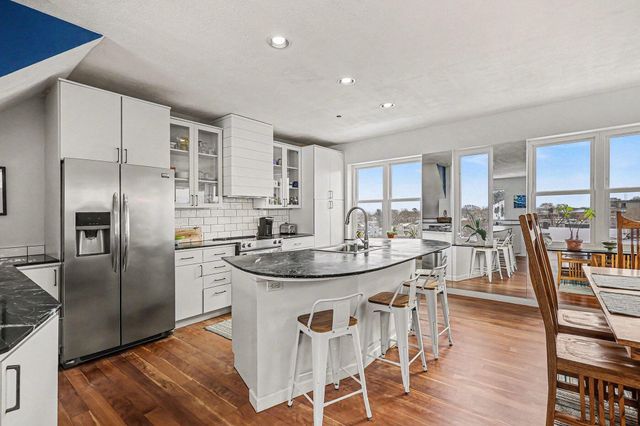 110 N Harbor 310, Grand Haven, MI 49417