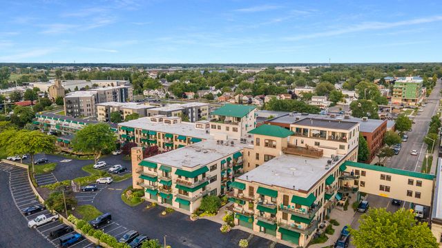 110 N Harbor 310, Grand Haven, MI 49417