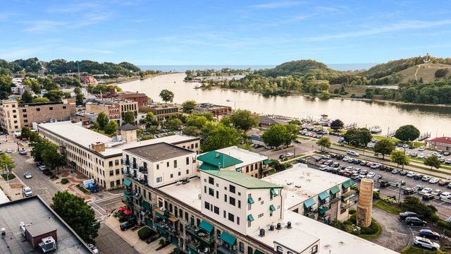 110 N Harbor 310, Grand Haven, MI 49417