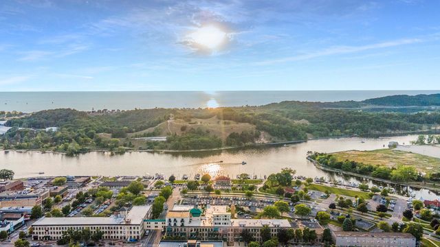 110 N Harbor 310, Grand Haven, MI 49417