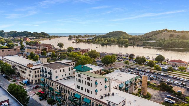 110 N Harbor 310, Grand Haven, MI 49417