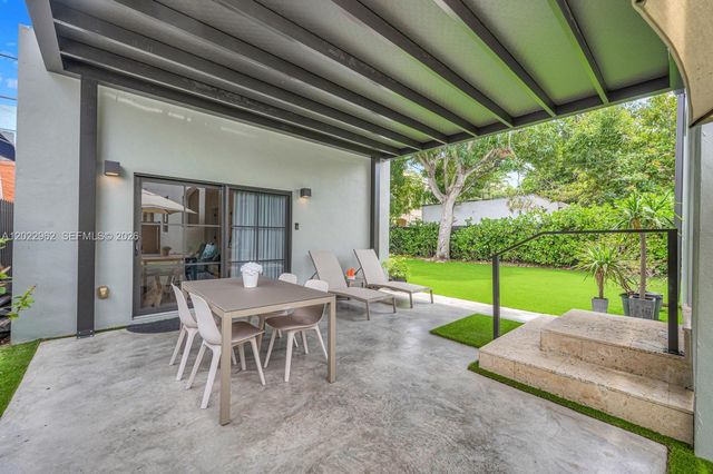 1852 SW 10th St, Miami, FL 33135