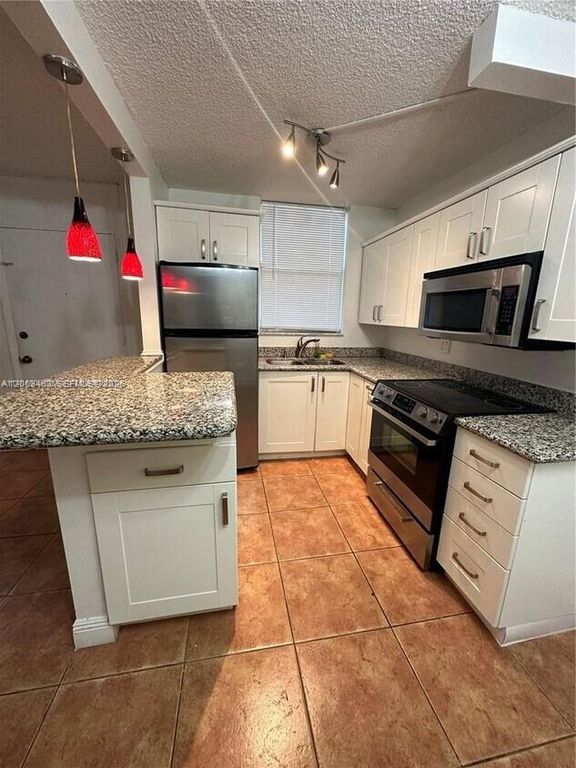 1801 S Treasure Drive 112, North Bay Village, FL 33141