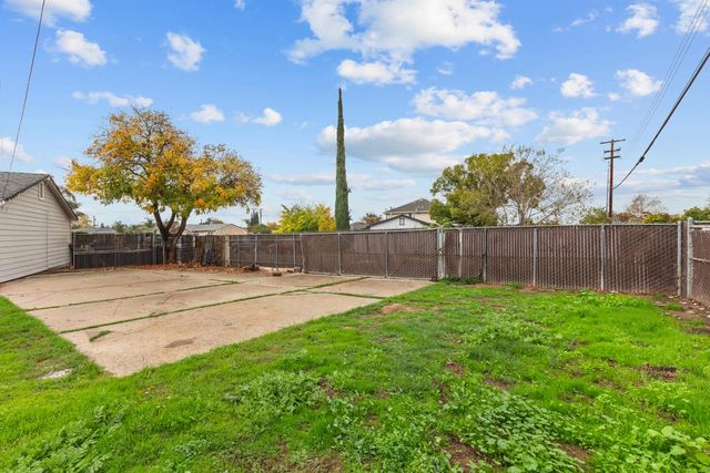 7690 52nd Ave, Sacramento, CA 95828
