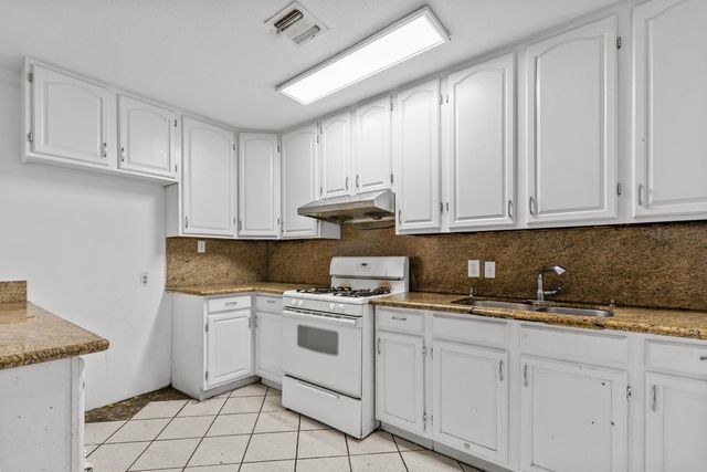 7690 52nd Ave, Sacramento, CA 95828