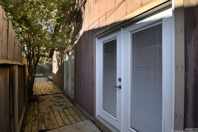 6619 Honey Hill, San Antonio, TX 78229
