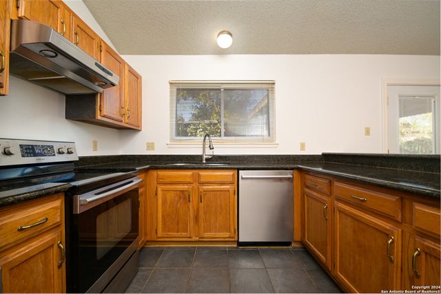 6619 Honey Hill, San Antonio, TX 78229