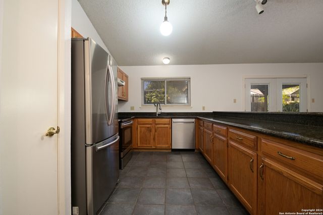 6619 Honey Hill, San Antonio, TX 78229