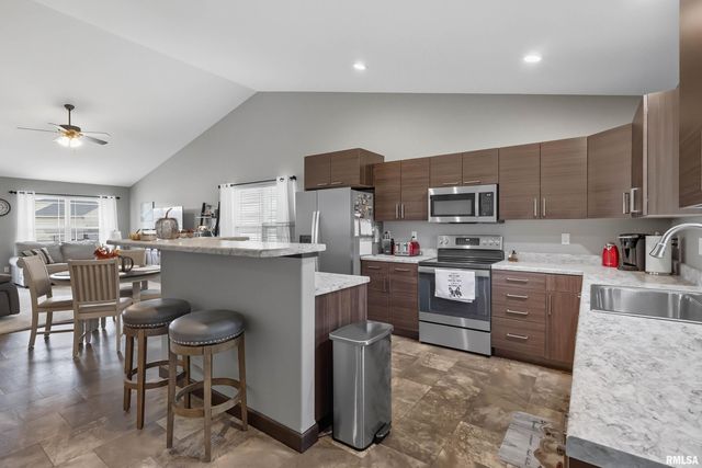 1564 Olde Brandy Lane, Davenport, IA 52807