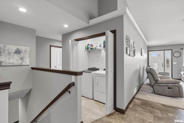 1564 Olde Brandy Lane, Davenport, IA 52807