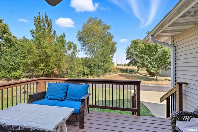 1564 Olde Brandy Lane, Davenport, IA 52807