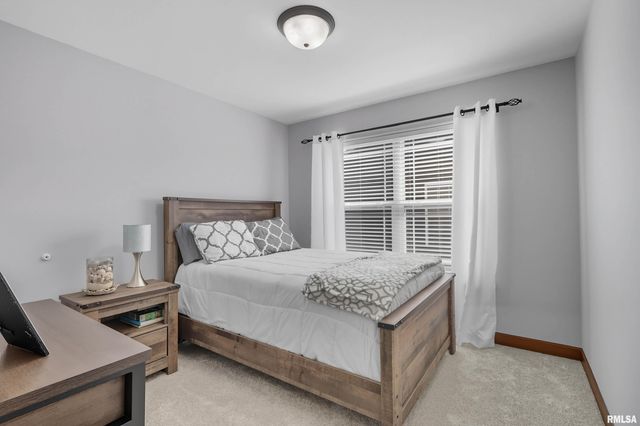 1564 Olde Brandy Lane, Davenport, IA 52807