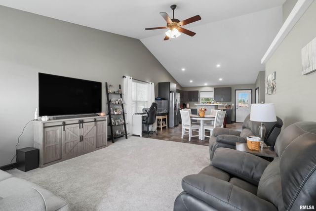 1564 Olde Brandy Lane, Davenport, IA 52807