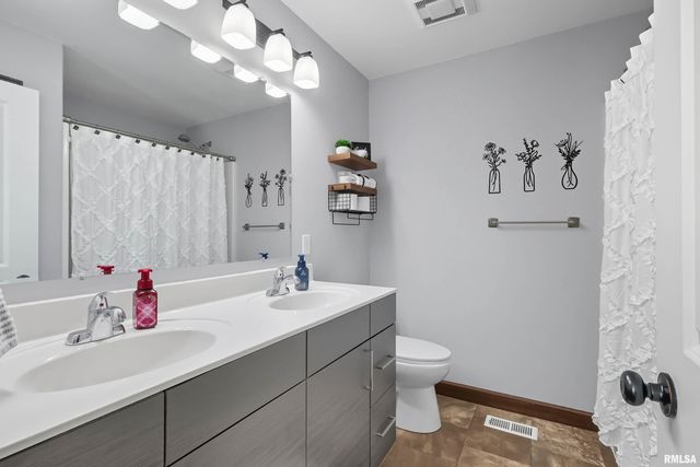 1564 Olde Brandy Lane, Davenport, IA 52807