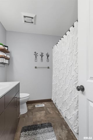 1564 Olde Brandy Lane, Davenport, IA 52807