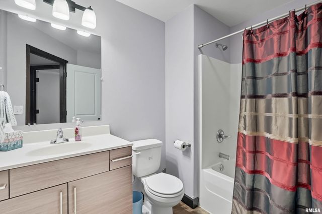 1564 Olde Brandy Lane, Davenport, IA 52807