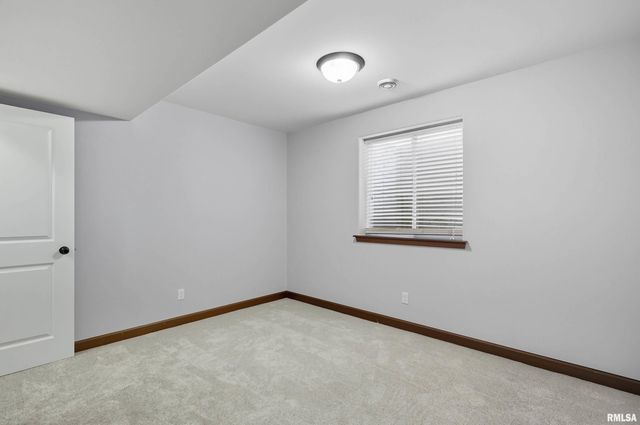 1564 Olde Brandy Lane, Davenport, IA 52807