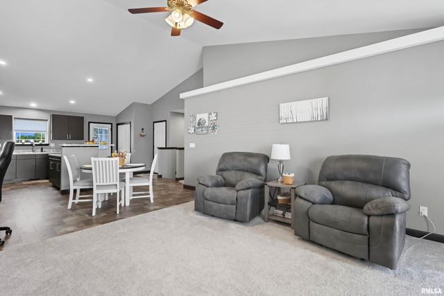 1564 Olde Brandy Lane, Davenport, IA 52807