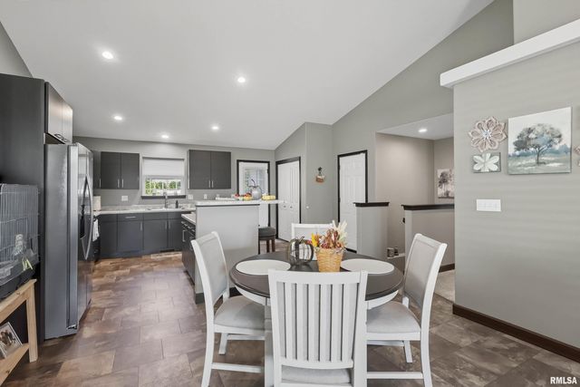 1564 Olde Brandy Lane, Davenport, IA 52807