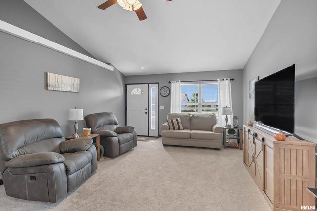 1564 Olde Brandy Lane, Davenport, IA 52807