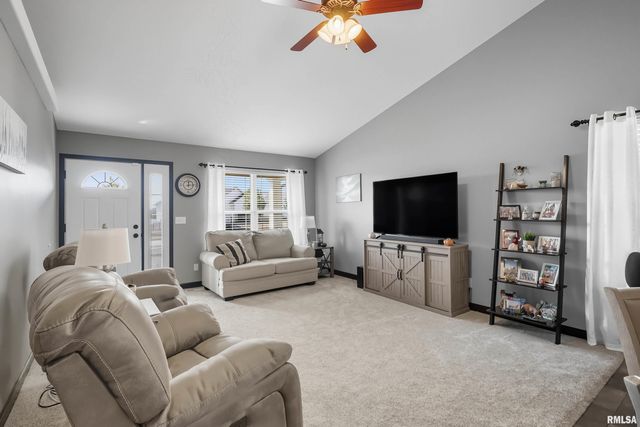 1564 Olde Brandy Lane, Davenport, IA 52807