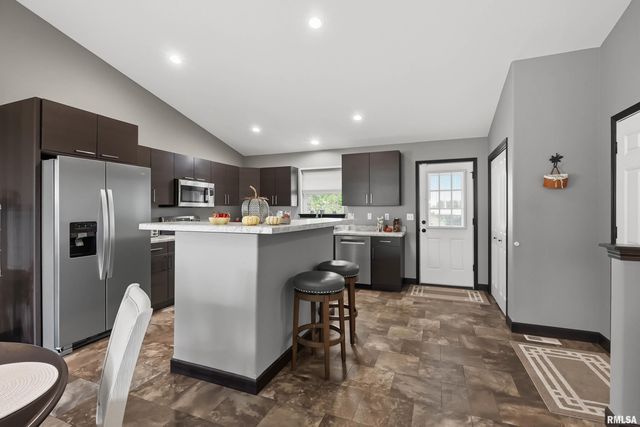 1564 Olde Brandy Lane, Davenport, IA 52807