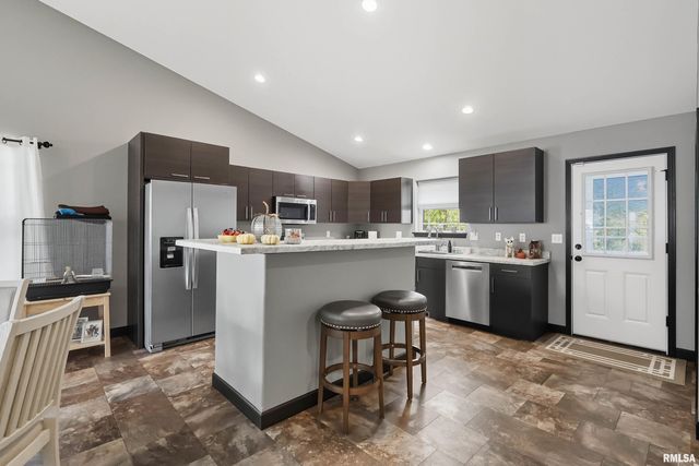 1564 Olde Brandy Lane, Davenport, IA 52807