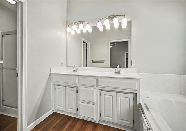 712 MADISON CREEK Court, Raymore, MO 64083
