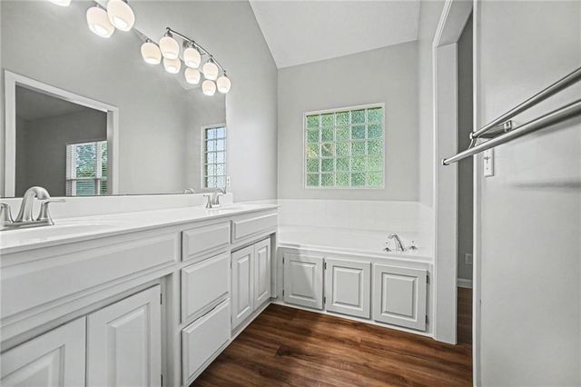 712 MADISON CREEK Court, Raymore, MO 64083