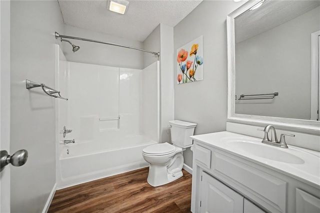 712 MADISON CREEK Court, Raymore, MO 64083