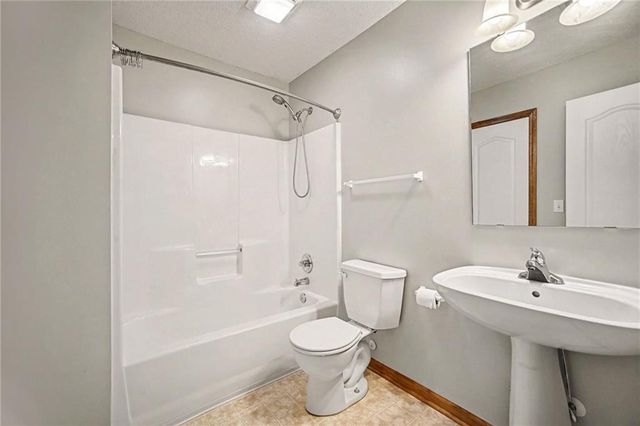 712 MADISON CREEK Court, Raymore, MO 64083