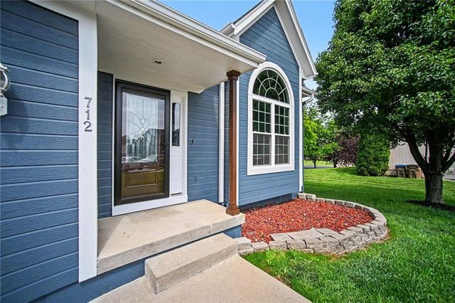 712 MADISON CREEK Court, Raymore, MO 64083