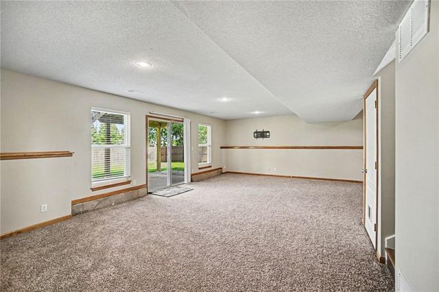712 MADISON CREEK Court, Raymore, MO 64083
