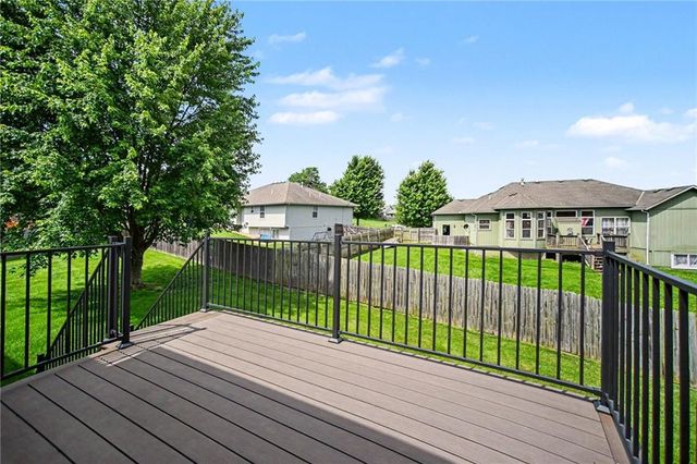 712 MADISON CREEK Court, Raymore, MO 64083