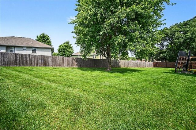 712 MADISON CREEK Court, Raymore, MO 64083