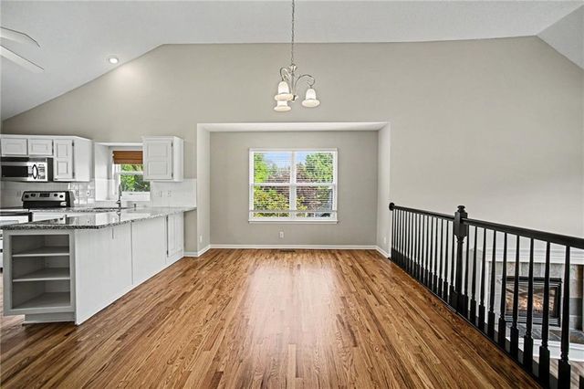 712 MADISON CREEK Court, Raymore, MO 64083