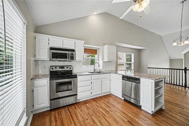 712 MADISON CREEK Court, Raymore, MO 64083