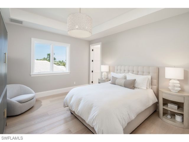 997 Spyglass LN, Naples, FL 34102