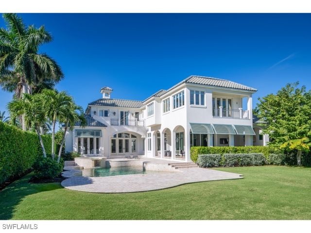 997 Spyglass LN, Naples, FL 34102